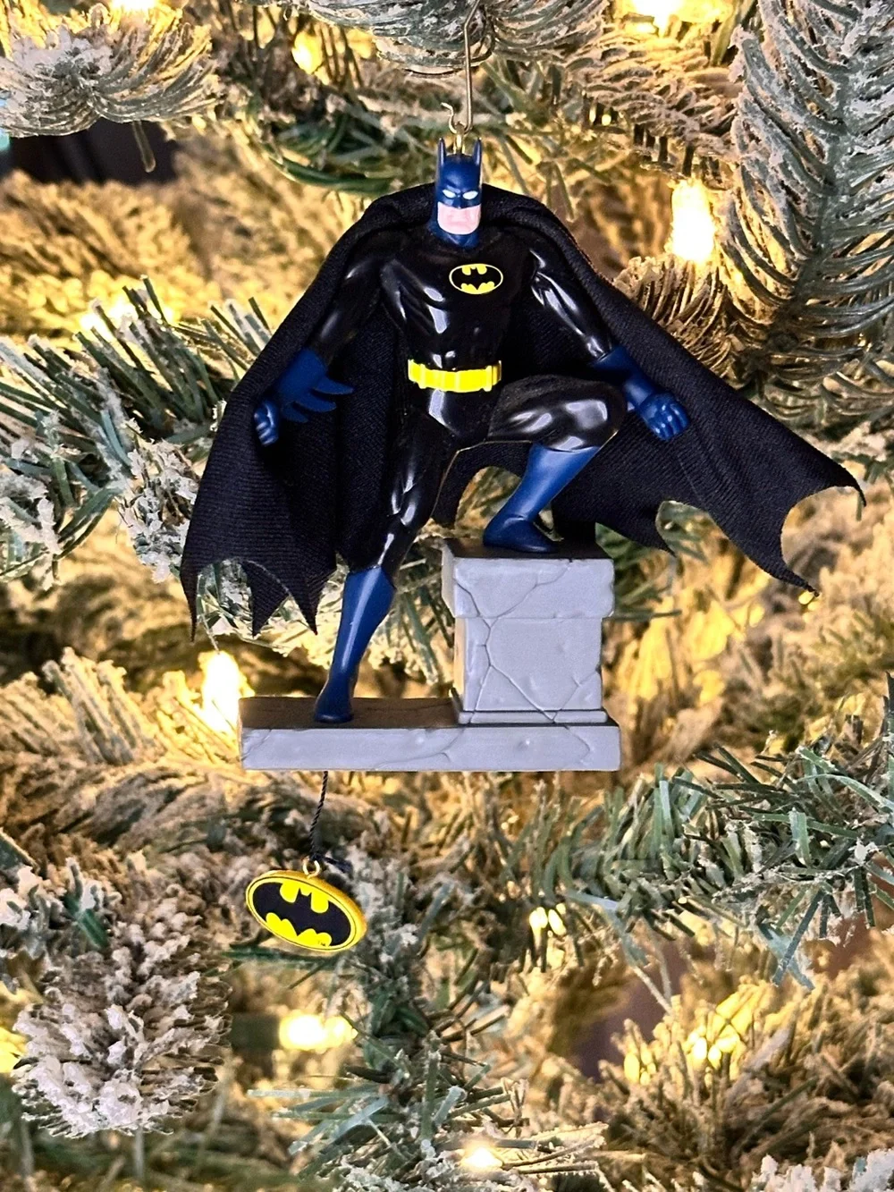 2004 Hallmark Keepsake – The Caped Crusader Batman Ornament